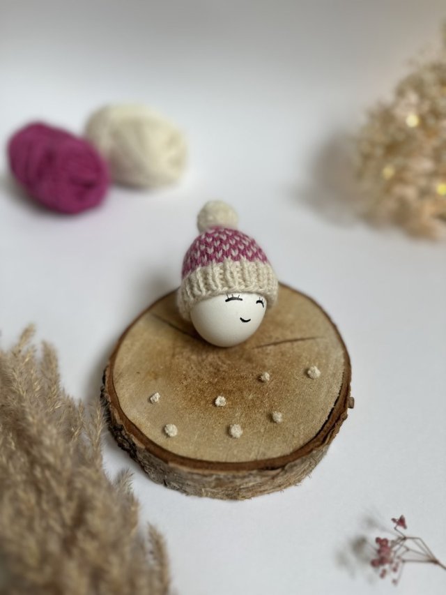 Czapeczka z pomponem na jajka wielkanocne - 1 szt.