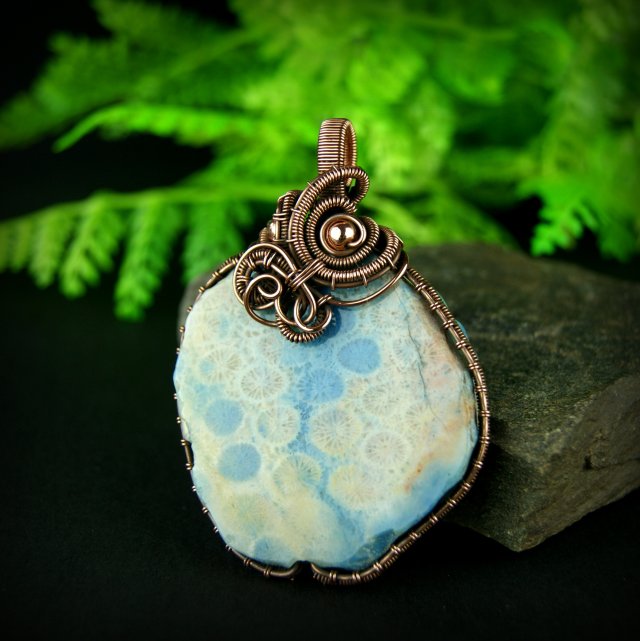 Koral fossil wisiorek wire wrapping