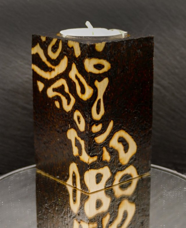 Drewniany świecznik tealight – organiczny wzór, ręczna pirografia, idealny prezent, upominek