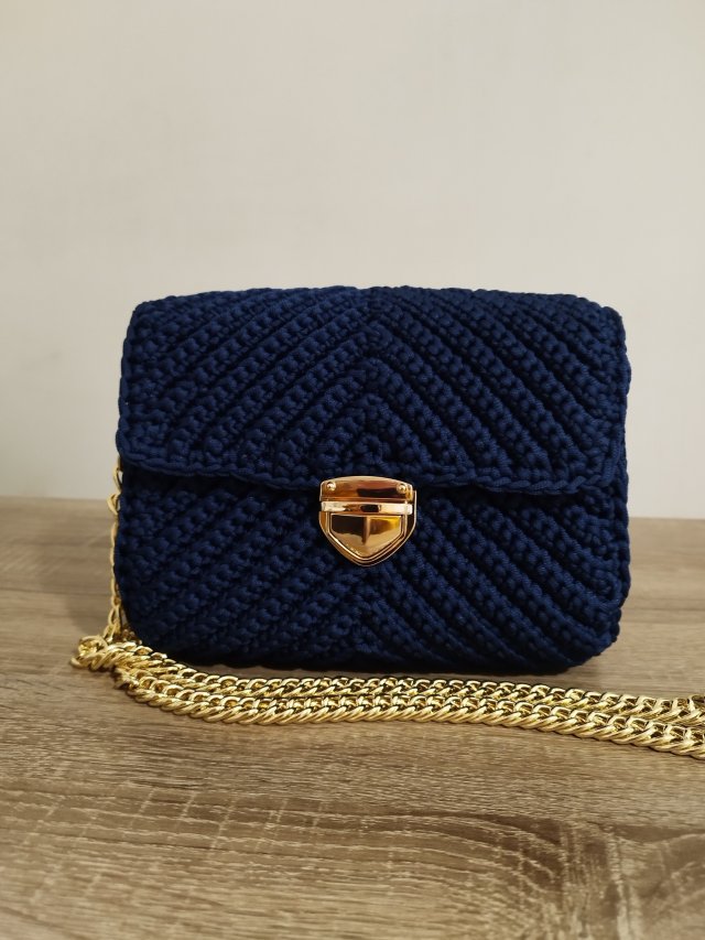 Torebka że sznurka cross body
