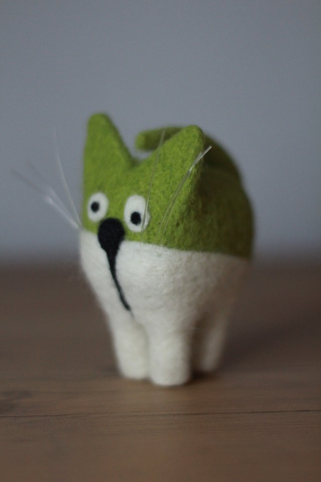 FILCOWANA FIGURKA KOT