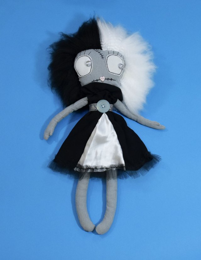 Upcyklingowa lalka Bianka Noir – mroczna elegancja! - z serii NastyCrazyToys