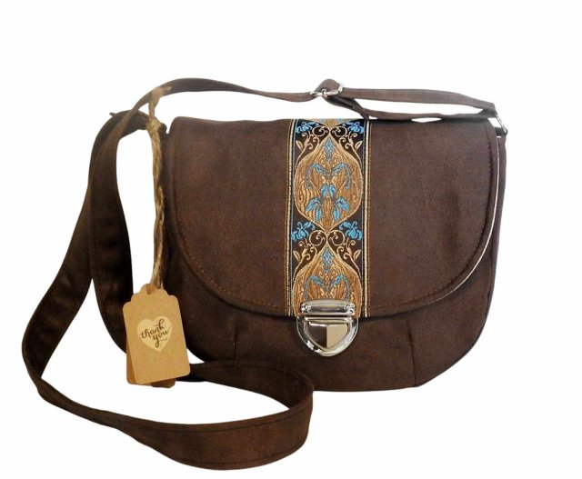 Niewielka torebka listonoszka na długim pasku retro boho