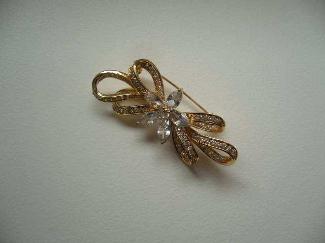 ELEGANCKA BROSZKA