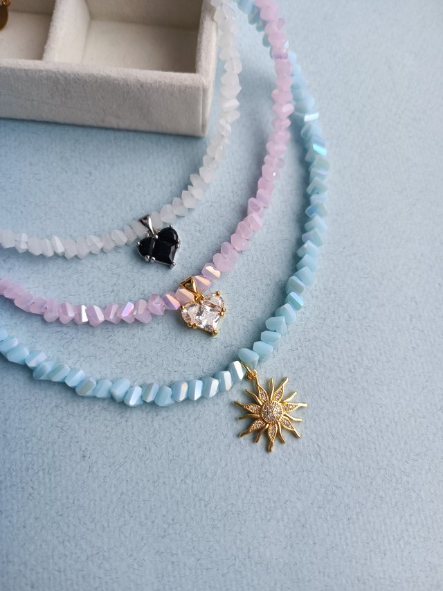 Choker ze szklanych koralików
