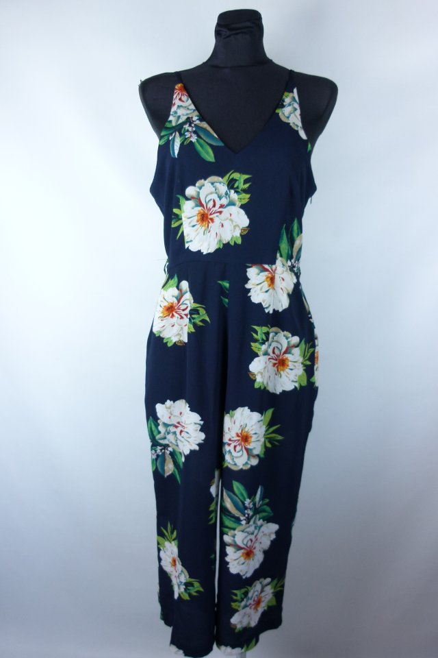 Pink Boutique kombinezon letni w kwiaty / 10-38
