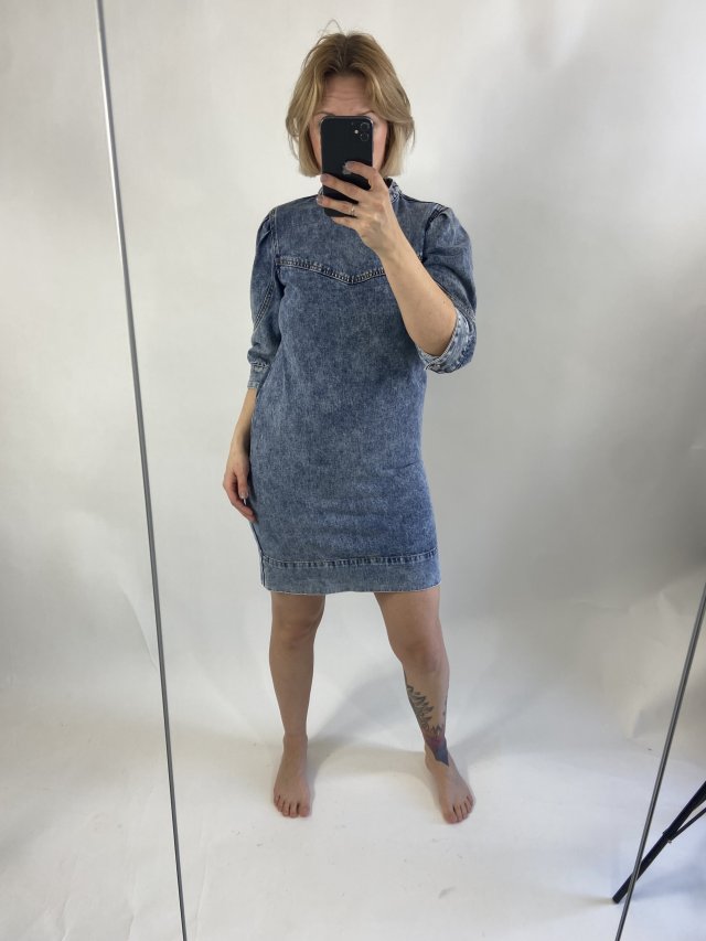 marmurkowy jeans