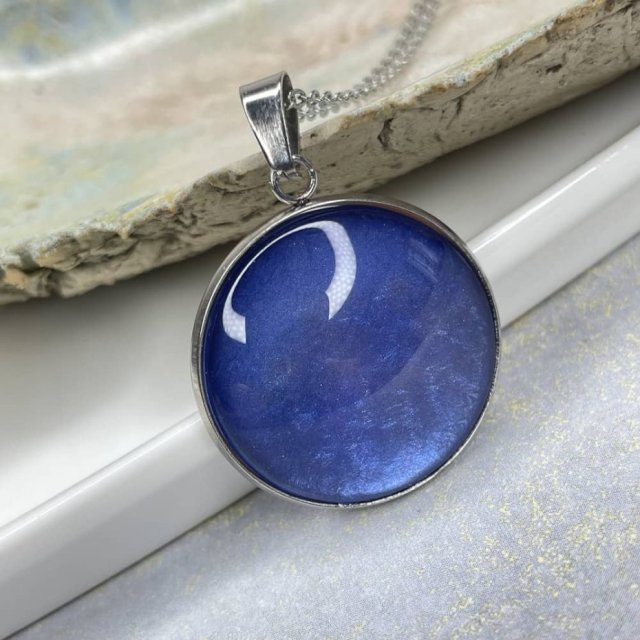 Wisiorek w odcieniu perłowego lapis-lazuli Dolunay e35/46