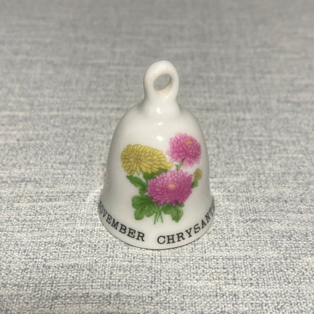 Porcelanowy dzwoneczek november chrysanthemum