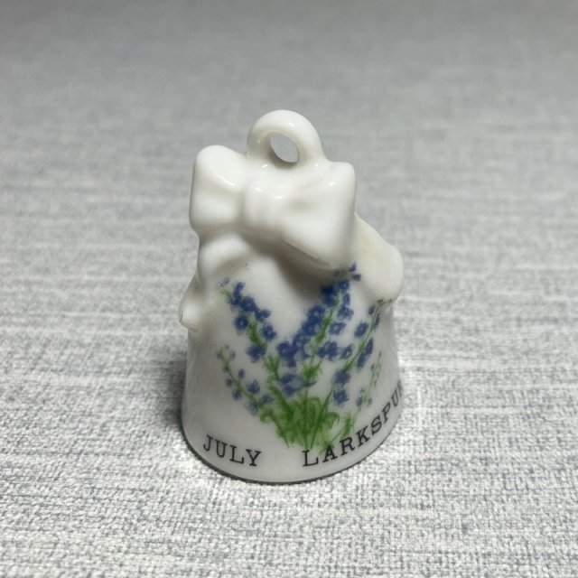 Porcelanowy dzwoneczek july larkspur