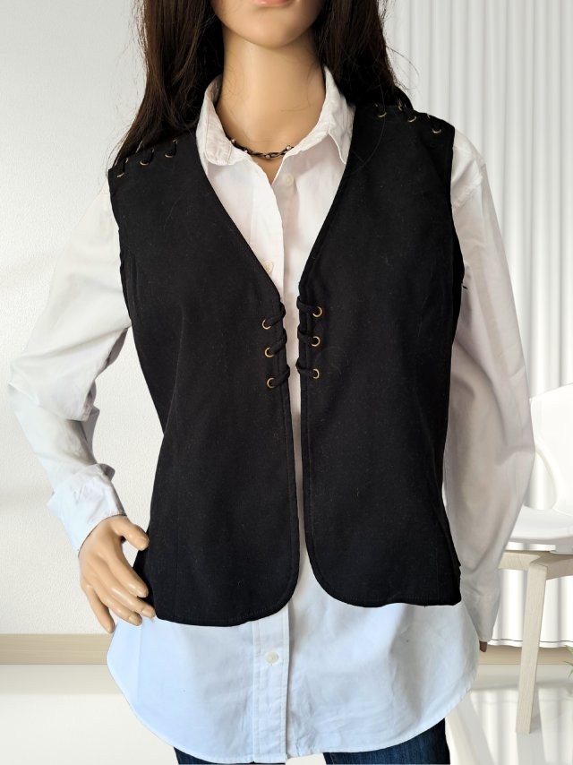Czarna kamizelka garniturowa z ozdobnym wiązaniem | styl vintage/boho
