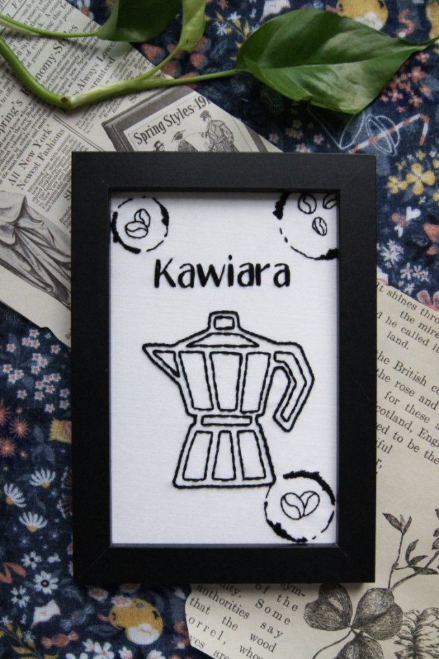 Kawiara - haft w ramce (czarna)