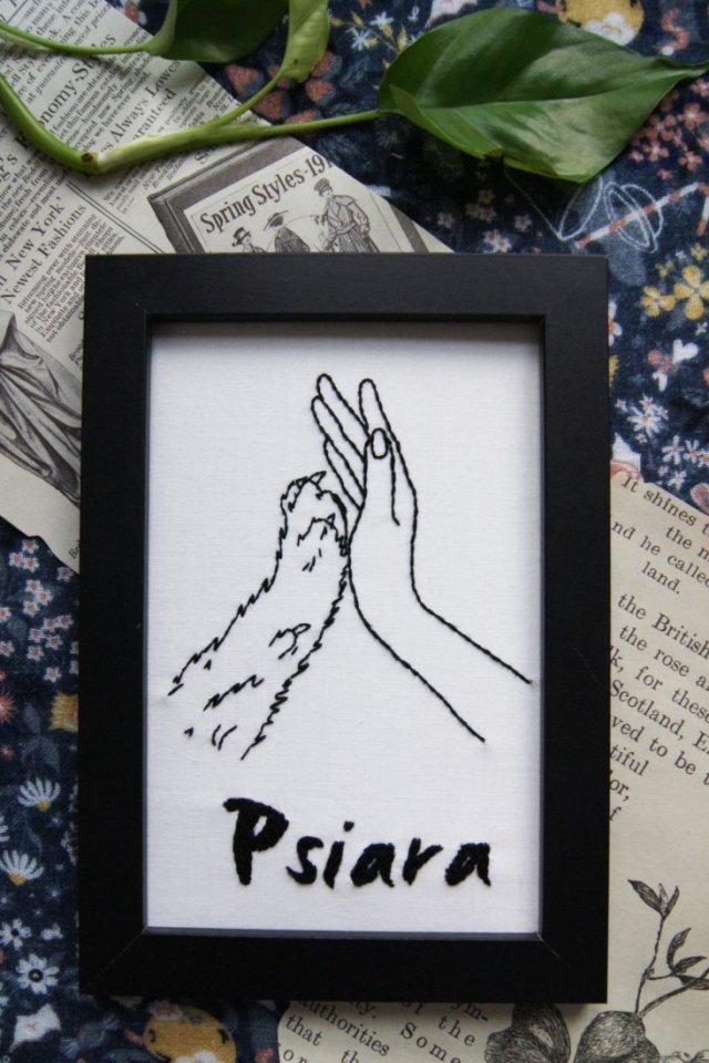Psiara - haft w ramce (czarna)