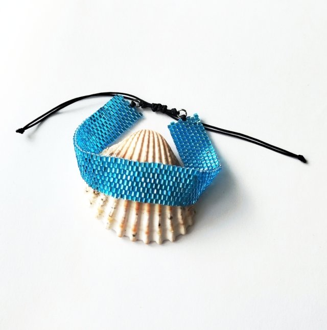 GLAMOUR & BLUE