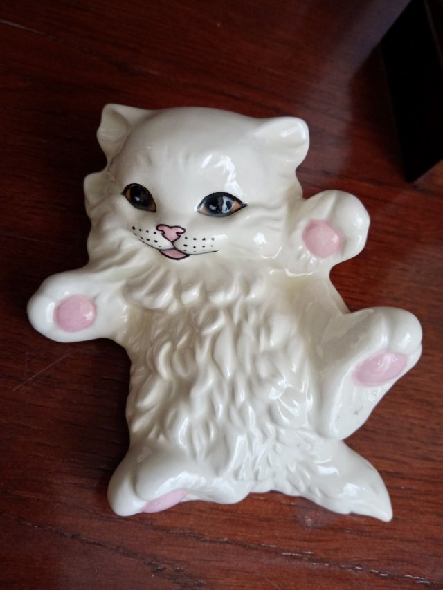 Figurka kotek porcelana ręcznie malowana