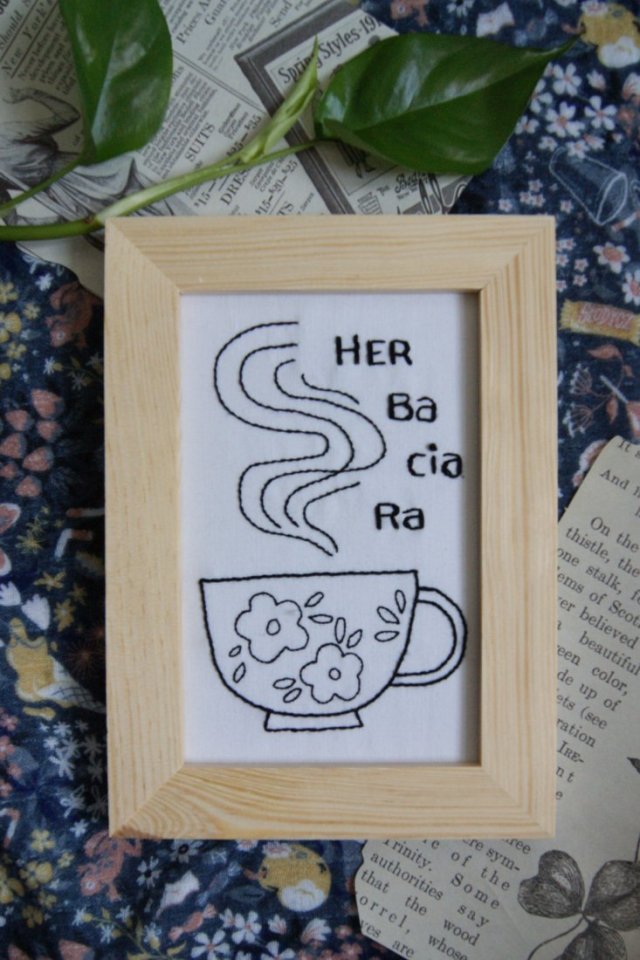 Herbaciara - haft w ramce (drewno)