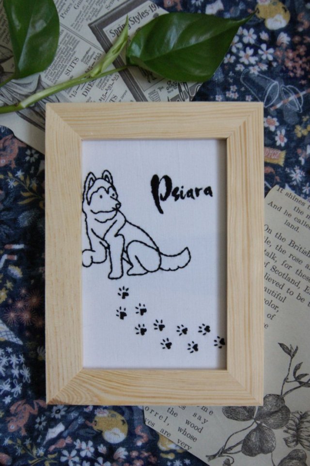 Psiara - haft w ramce (drewno)