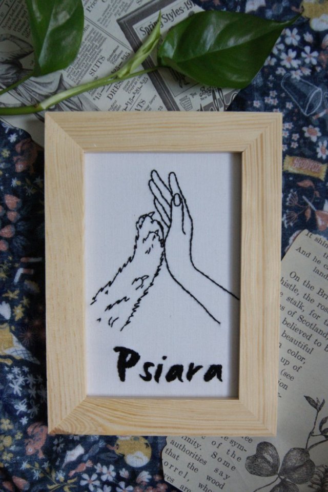 Psiara - haft w ramce (drewno)
