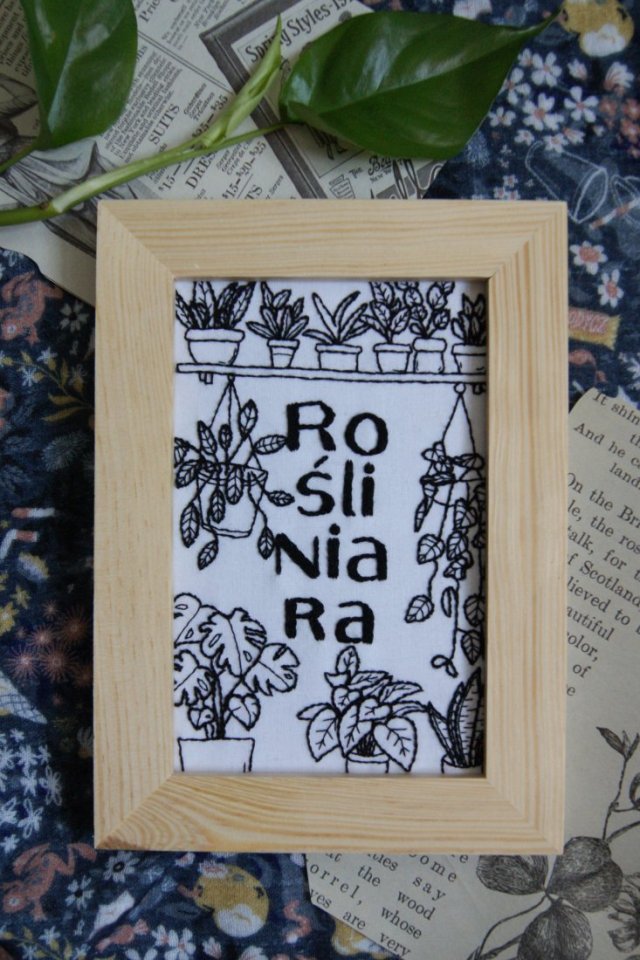 Rośliniara - haft w ramce (drewno)