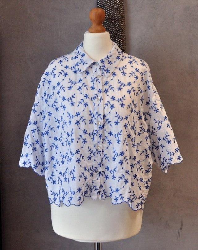 Bluzka crop bawełna muślin hafty kobalt i biel XS S