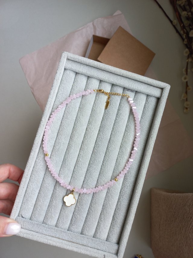 Krótki różowy choker