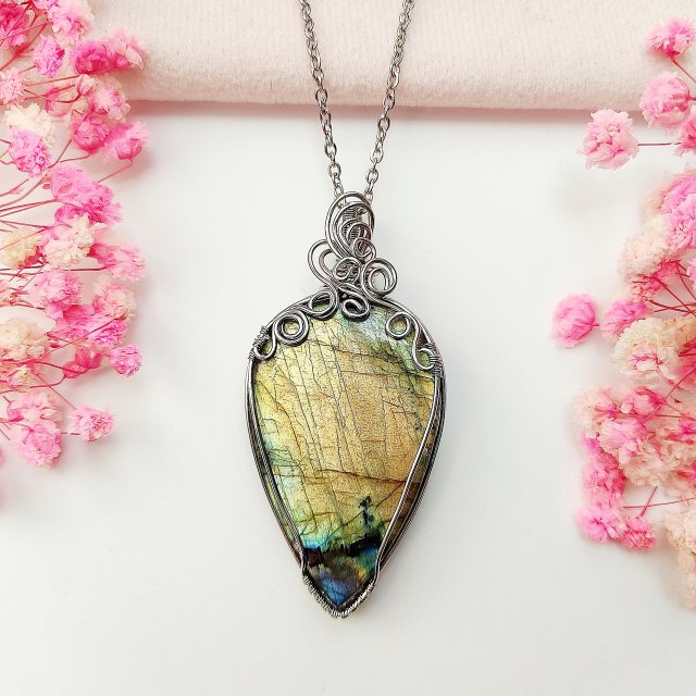 Naszyjnik Labradoryt stal chirurgiczna wisiorek handmade wirewrapping