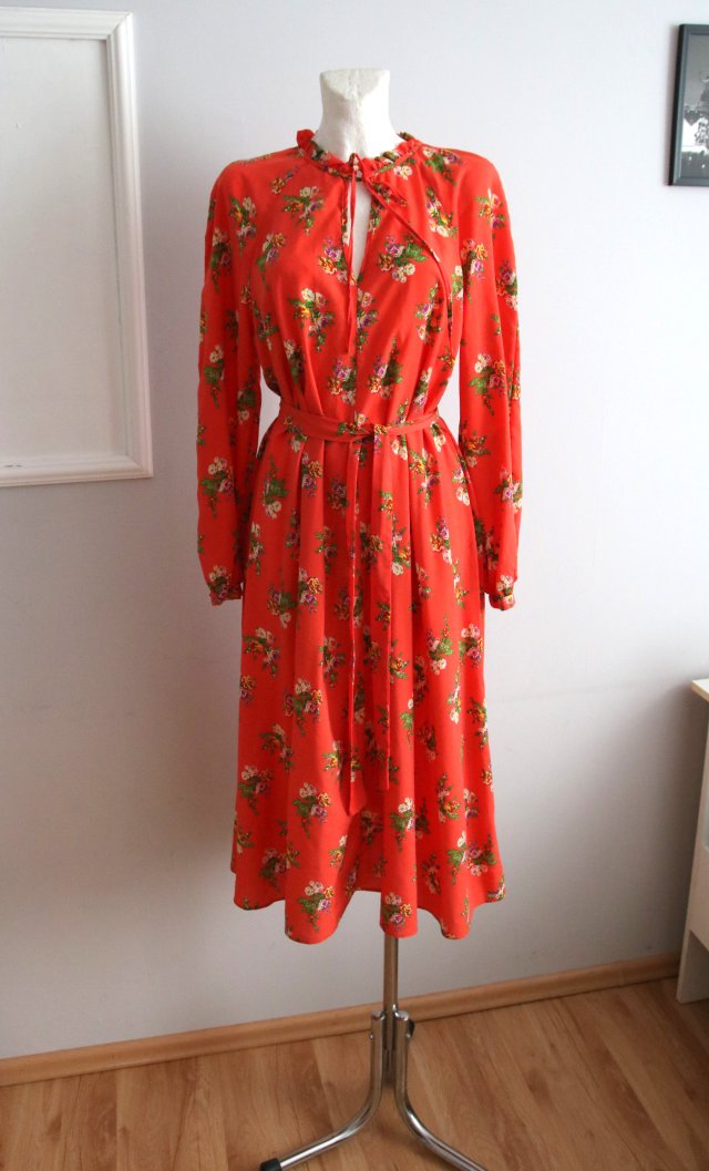 Retro  sukienka  roz m/l