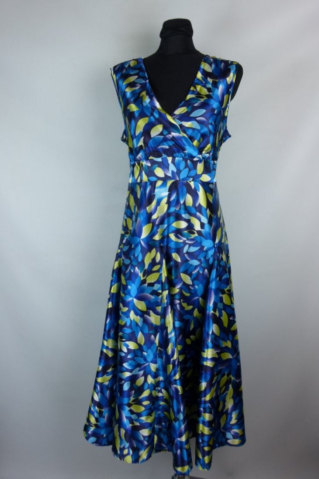 M&Co Boutique satynowa rozkloszowana sukienka maxi 14 / 40