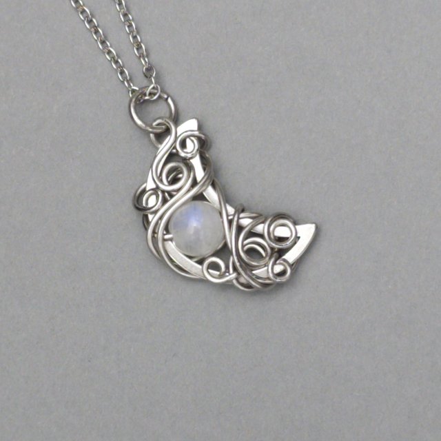 Wisiorek księżyc kamień księżycowy, półksiężyc, wire wrapping, stal chirurgiczna, unikatowy, lunula