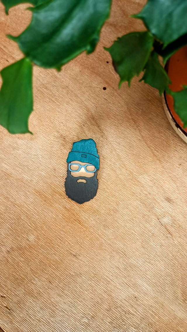 Hipster - przypinka drewniana