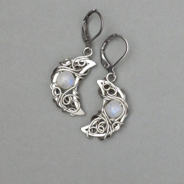 Kolczyki księżyce kamień księżycowy, stal chirurgiczna, wire wrapping półksiężyc