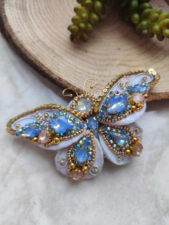 Ręcznie haftowana broszka motyl 3D – Elegancki dodatek, idealny na prezent