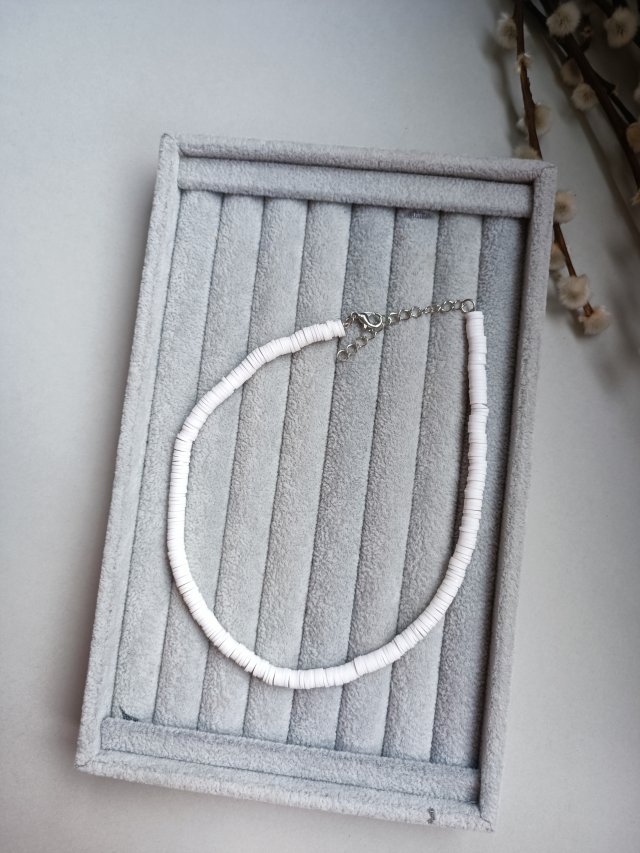Choker z białej gumy