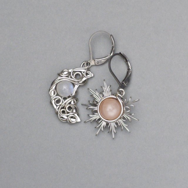 Asymetryczne kolczyki słońce i księżyc kamień księżycowy i słoneczny, wire wrapping