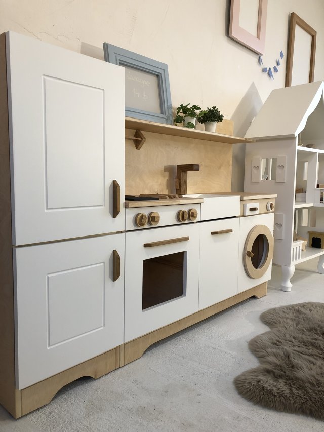 Drewniana mini kuchnia dla dzieci z lodówką, piekarnikiem i zmywarką  handmade