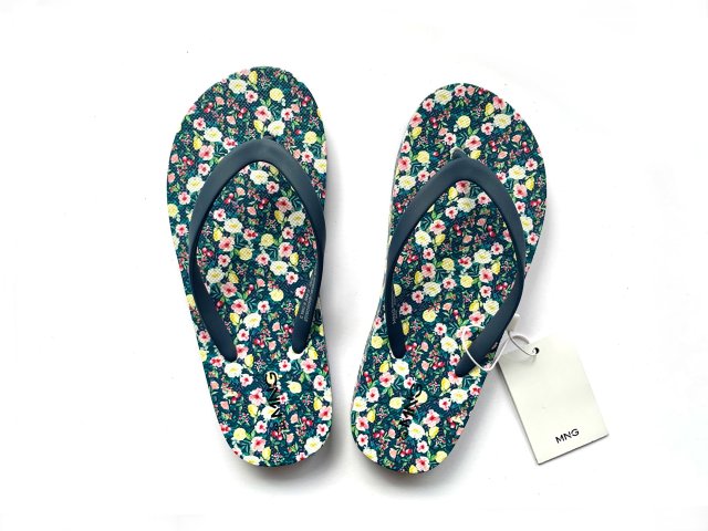 nowe klapki Japonki w kwiatki Mango Kids 33