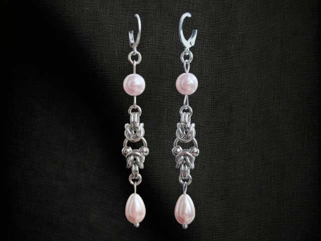 Ręcznie robione kolczyki chainmaille z subtelnym, romantycznym twistem!