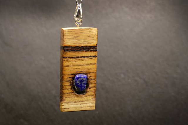 "Lapisowy spokój" - kobiecość zaklęta w drewnie i kamieniu - lapis, handmade, prezent, Dzień Matki