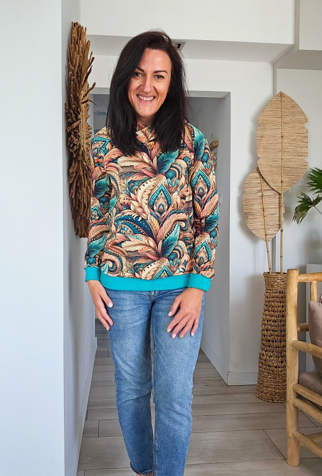 Bluza z kapturem z motywem piór