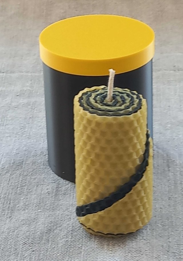 Świeczka Miodowa z pszczelej węzy