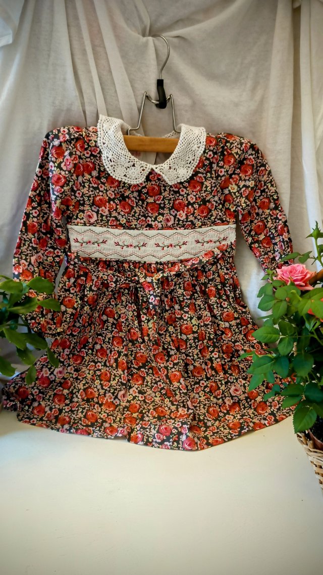 Sukienka dla dziewczynki elegancka, piękna, haftem i koronką