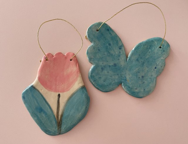 Zestaw ozdób ceramicznych do powieszenia