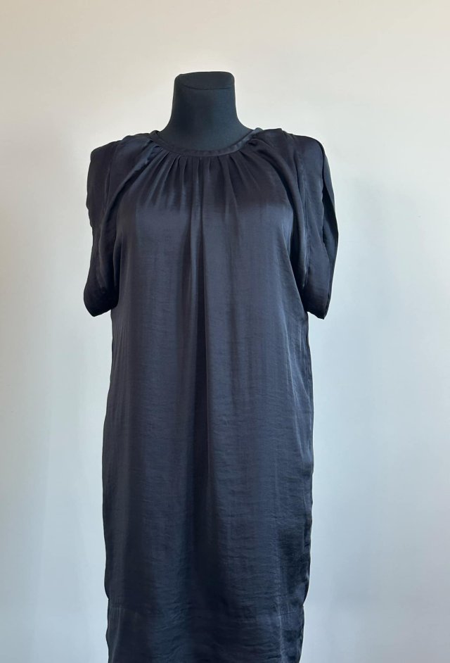 Skandynawska  sukienka midi minimalistyczna  M 38