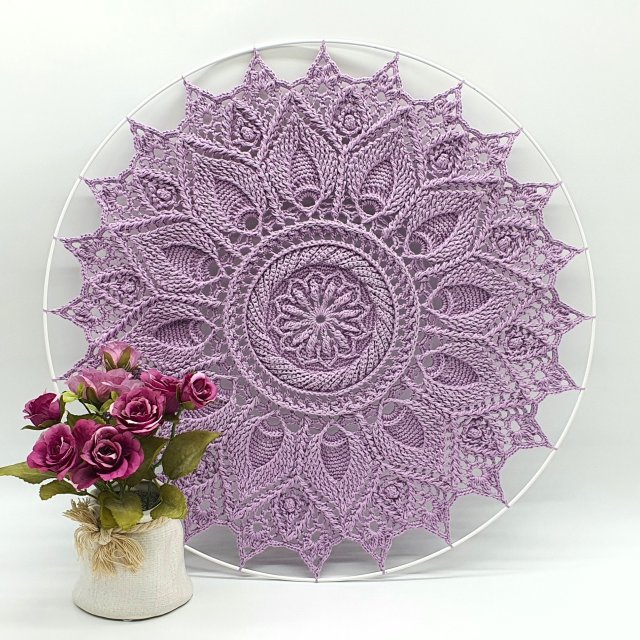 Mandala na szydełku 45 cm, jasny fiolet