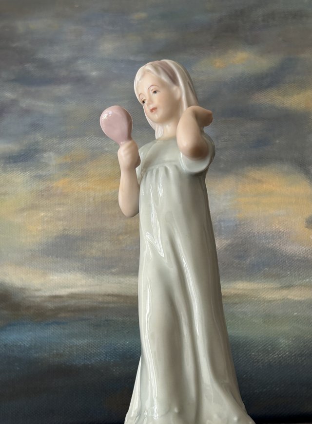 SBL REGAL HOUSE COLLECTION - porcelanowa figurka 17 cm