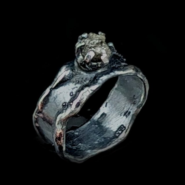 DIAMENT W SUROWYM SREBRZE R 16