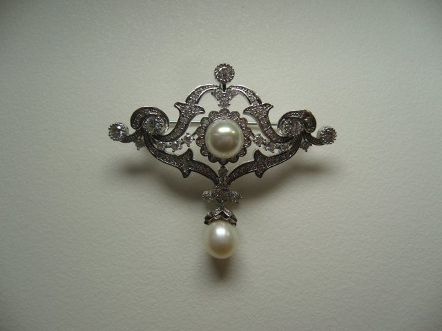 ELEGANCKA BROSZKA WISIOR