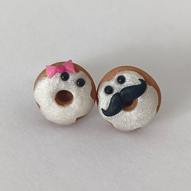Śmieszne Kolczyki Pączki z Dziurką