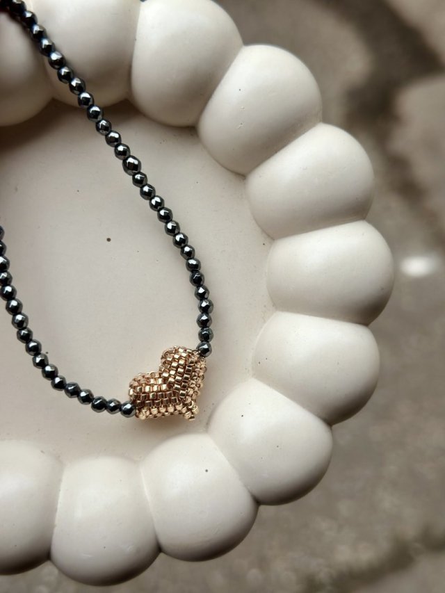 Naszyjnik choker z serduszkiem z koralików toho
