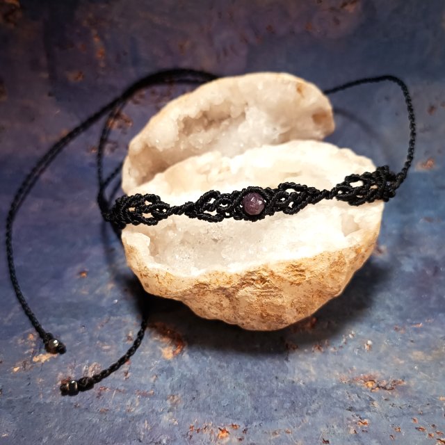 Ambrozja Trójdzielna jadeit w makramie czarny pleciony choker z kamieniem